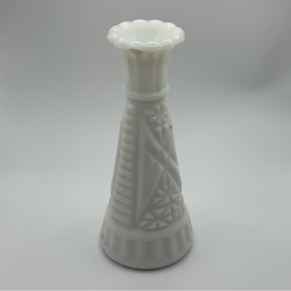 Mid-century Anchor Hocking Stars & Bars White Milk Glass Bud Vase